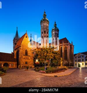 Germania, Sassonia-Anhalt, Naumburg, Cattedrale di Naumburg di San Pietro e Paolo, Patrimonio Mondiale dell'UNESCO, colpo notturno Foto Stock