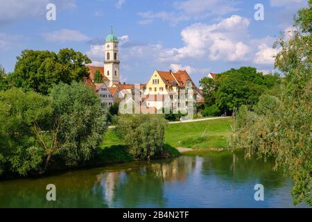 Vista Su Stadtamhof Con Chiesa Di San Mang, Danubio, Ratisbona, Alto Palatinato, Baviera, Germania Foto Stock