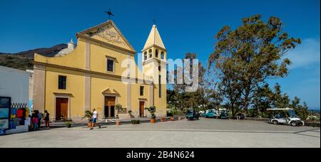 Chiesa Di San Vincenzo Ferreri, Stromboli, Isole Eolie, Isole Eolie, Mar Tirreno, Italia Meridionale, Europa, Sicilia, Italia Foto Stock