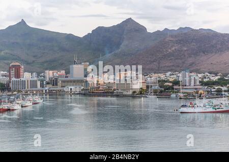 Vista dalla nave da crociera della città, Port Louis, Repubblica di Mauritius, Oceano Indiano Foto Stock