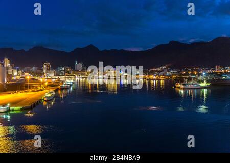 Vista dalla nave da crociera della città, Port Louis, Repubblica di Mauritius, Oceano Indiano Foto Stock