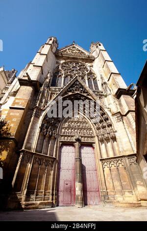 Cattedrale di Saint-Etienne di Auxerre. Auxerre è la capitale del dipartimento di Yonne nella regione Borgogna-Franca Contea della Francia. Foto Stock