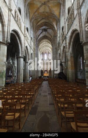 La Basilica di San Tugdual è una chiesa parrocchiale cattolica romana a Tréguier. Tréguier è un comune della Côtes-d'Armor dipartimento in Bretagna; Tréguier è la capitale storica del Trégor. Foto Stock