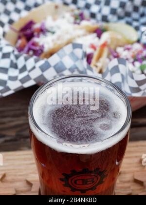 Tacos e birra alla spina Foto Stock