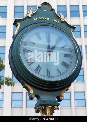 Vintage inizio 20th secolo orologio pubblico atn San jacinto Plaza, nel centro di El Paso Foto Stock