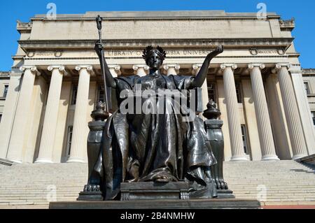 La Columbia University è un'università privata di ricerca della Ivy League a New York City, la statua di Alma Mater Foto Stock