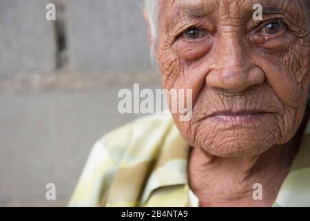 Uniao dos Palmares, Alagoas, Brasile - 19 giugno 2016: Donna senior di Quilombo Muquem Foto Stock