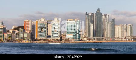 Busan, Corea del Sud - 16 marzo 2018: Skyline panoramico della città di Busan Foto Stock