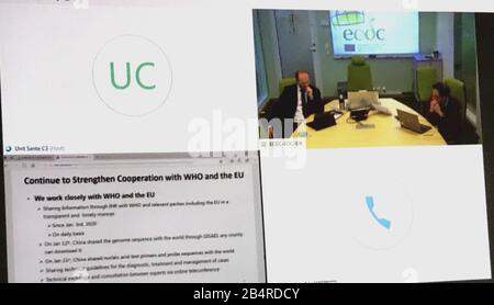 (200307) -- BRUXELLES, 7 marzo 2020 (Xinhua) -- gli esperti del Centro europeo per la prevenzione e il controllo Delle Malattie partecipano a un video incontro con gli esperti cinesi sulla risposta al COVID-19 a Bruxelles, Belgio, il 12 febbraio 2020. (Missione della Cina nell'UE/consegna via Xinhua) Foto Stock