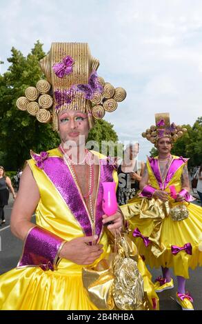 CSD, Teilnehmer, Umzug, Strasse des 17. Juni, Tiergarten, Berlin, Deutschland Foto Stock