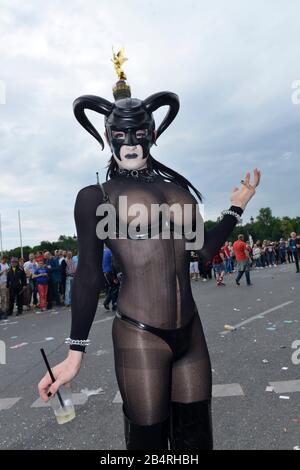 CSD, Teilnehmer, Umzug, Strasse des 17. Juni, Tiergarten, Berlin, Deutschland Foto Stock