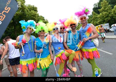 CSD, Teilnehmer, Umzug, Strasse des 17. Juni, Tiergarten, Berlin, Deutschland Foto Stock