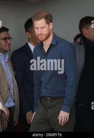 Silverstone, Regno Unito. 06th Mar, 2020. Il principe Harry, duca del Sussex, apre ufficialmente l'Esperienza di Silverstone, un museo immersivo che racconta la storia del passato, del presente e del futuro della British Motor Racing. Il principe Harry, duca del Sussex, è stato Unito da Lewis Hamilton (campione del mondo di Formula Uno), al circuito di corsa di Silverstone, Silverstone, Northants, Regno Unito, il 6 marzo 2020. Credito: Paul Marriott/Alamy Live News Foto Stock