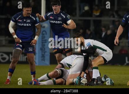 London Irish scrum-half ben Meehan segnala ai compagni di squadra durante una partita della Gallagher Premiership Rugby Union, vinta da Sharks 39-0, Friday, Mar 6, 2020, a Eccles, Regno Unito. (Foto di IOS/ESPA-Images) Foto Stock