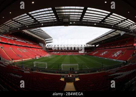 Anfield, Liverpool, Merseyside, Regno Unito. 7th Mar, 2020. English Premier League Football, Liverpool contro AFC Bournemouth; una vista del campo dal Kop End prima della partita - Rigorosamente editoriale Di Uso Solo. Nessun utilizzo con audio, video, dati, elenchi di fixture, logo club/campionato o servizi "live" non autorizzati. Uso on-line in-match limitato a 120 immagini, senza emulazione video. Nessun utilizzo nelle scommesse, nei giochi o nelle singole pubblicazioni club/campionato/giocatore credito: Action Plus Sports/Alamy Live News Foto Stock