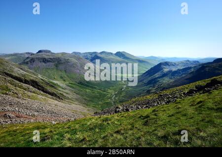 Si affaccia sulla valle di Mosedale da Wind Gap Foto Stock