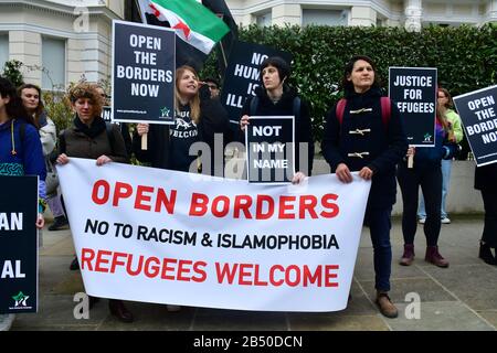 Londra, Regno Unito. 07th Mar, 2020. Proteste della Fortezza Europa al di fuori dell'ambasciata greca. Quando la Turchia releses i rifugiati in Grecia. L'Europa ha istituito la fortezza Europa che perfa i rifugiati, In Realtà la Grecia è il capro espiatorio della "guerra al terrore" diventa il più grande campo di rifugiati d'Europa. Il Five Eye e la NATO dovrebbero condividere la responsabilità che inducono i rifugiati a fugare il 7 marzo 2020, Londra, Regno Unito. Credito: Immagine Capital/Alamy Live News Foto Stock