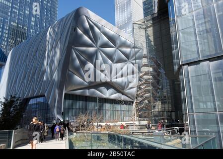 Una vista della High Line e Dei Cantieri di Hudson a New York City Foto Stock