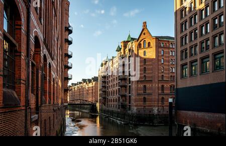 immagine degli edifici rossi del distretto dei magazzini di amburgo, amburgo, germania Foto Stock