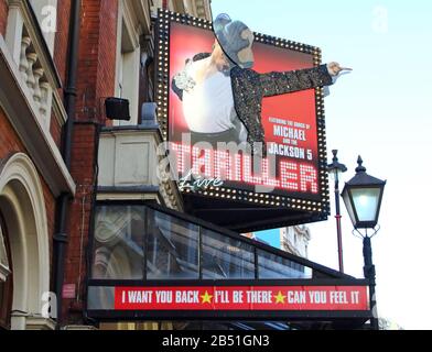 Il teatro lirico di Shaftesbury Avenue, attualmente sede del "Thriller" nella casa del Teatro di Londra, il West End. Alcune delle produzioni più famose al mondo sono attualmente in corso di esecuzione qui. Foto Stock