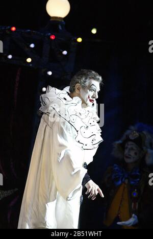 Pagliacci Di Ruggero Leoncavallo Direttore: Antonio Pappano Produttore: Franco Zeffirelli Placido Domingo (Canio) La Royal Opera, Covent Garden, Londra Wc2 10/07/2003 Foto Stock