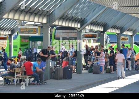 Zentraler Omnibusbahnhof, Messedamm, Westend, Charlottenburg di Berlino, Deutschland Foto Stock