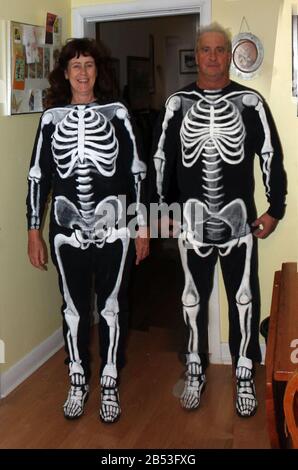 Costumi fatti a mano di scheletro di Halloween Foto Stock