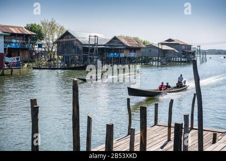 Poeple locale sulla barca, lago Inle, Myanmar, Asia Foto Stock