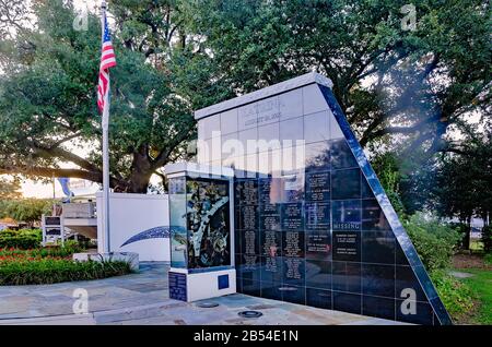 Un memoriale alle vittime dell'uragano Katrina si trova a Biloxi Town Green, 26 agosto 2015, a Biloxi, Mississippi. Foto Stock