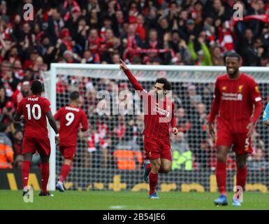 Anfield, Liverpool, Merseyside, Regno Unito. 7th Mar, 2020. Calcio inglese Premier League, Liverpool contro AFC Bournemouth; Mohammed Salah di Liverpool celebra il suo 25th minuto obiettivo di credito: Azione Plus Sport/Alamy Live News Foto Stock