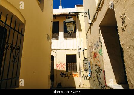 Villaggio costiero tradizionale di Panormo, strada a Rethimno, Creta, Grecia - sep, 2019 Foto Stock