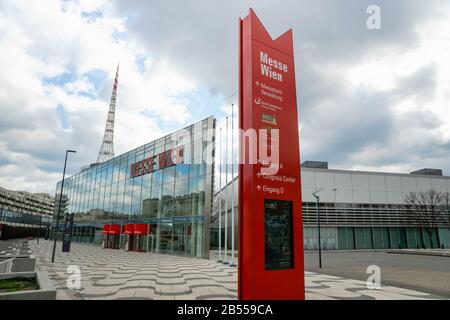 Vienna, Austria - Marzo 2020: Messe Wien architettura - Vienna centro fieristico conosciuto come Fiera di Vienna è la più grande fiera in Austria. Foto Stock