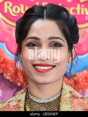 Burbank, LOS ANGELES, CALIFORNIA, Stati Uniti - 07 MARZO: L'attrice Freida Pinto arriva alla prima di Los Angeles del Disney Junior 'mira, Royal Detective' tenutasi al Walt Disney Studios Main Theatre il 7 marzo 2020 a Burbank, Los Angeles, California, Stati Uniti. (Foto Di Xavier Collin/Agenzia Stampa Immagini) Foto Stock