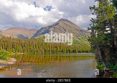 Pregate lago nella Zona di due Medicina del Glacier National Park Foto Stock