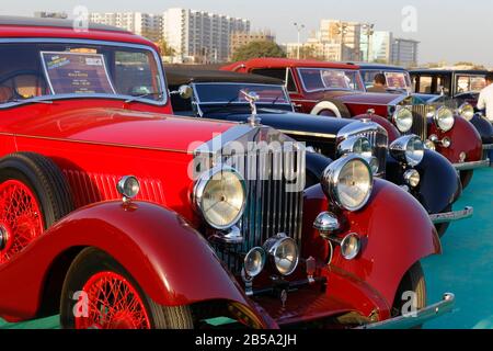 Auto d'epoca e nuova e bike show a Mumbai, India. Foto Stock