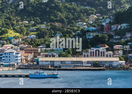 Kingstown, Saint Vincent e Grenadine - 19 dicembre 2018: Vista di Kingstown dal mare a Saint Vincent e Grenadine. Foto Stock
