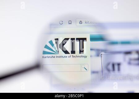 Los Angeles, California, Stati Uniti - 7 marzo 2020: Kit, logo della homepage del sito web dell'Istituto di tecnologia di Karlsruhe visibile in primo piano, A Scopo Illustrativo Foto Stock