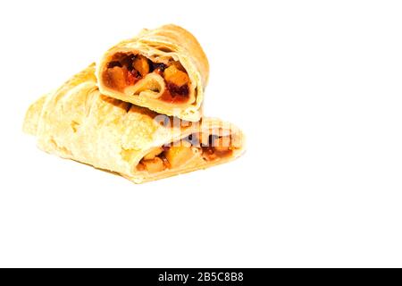 Due fette di gustoso strudel di mele Foto Stock