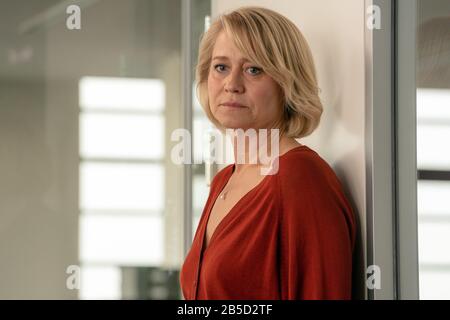 Trine DYRHOLM IN QUEEN OF HEARTS (2019) -titolo Originale: DRONNINGEN-, diretto da MAY EL-TOUKHY. Credito: Nordisk Film / Det Danske Filminstitut / Radio (Dr) / Svt / Album Foto Stock