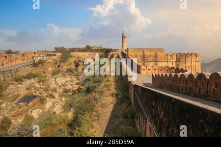 Fort storico di Jaigarh a Jaipur Rajasthan India costruito da Jai Singh nel 1726 Foto Stock