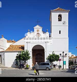 Chiesa Apostolo di Santiago nella piazza del paese (Iglesia de Santiago Apostol), Monda, Spagna. Foto Stock