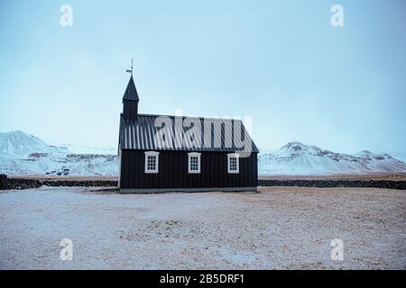 Islanda luoghi mozzafiato, Islanda destinazione di viaggio bella islanda, Reykjavik Islanda in inverno con la neve, La chiesa nera a Budir, Islanda Foto Stock