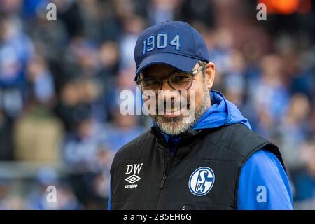 Gelsenkirchen, Germania. 07th Mar, 2020. Calcio: Bundesliga, FC Schalke 04 - 1899 Hoffenheim, 25th matchday, nel Veltins-Arena Schalke allenatore David Wagner entra nello stadio. Credito: David Inderlied/dpa - NOTA IMPORTANTE: In conformità con le norme del DFL Deutsche Fußball Liga e del DFB Deutscher Fußball-Bund, è vietato sfruttare o sfruttare nello stadio e/o dal gioco fotografato sotto forma di immagini di sequenza e/o serie di foto video-simili./dpa/Alamy Live News Foto Stock