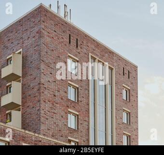 Darmstadt, Hessen, Germania - 01 Mar 2020: Ernst-Neufert-Haus, Facciata Nord Foto Stock