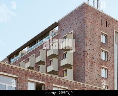 Darmstadt, Hessen, Germania - 01 Mar 2020: Ernst-Neufert-Haus, Facciata Nord-Est Foto Stock