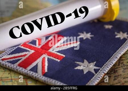 Provetta con Coronavirus positivo contro la bandiera australiana Foto Stock