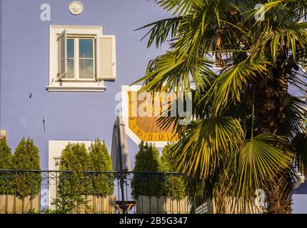 Edificio caratteristico con dettagli straordinari nel centro storico della città di bolzano in Alto Adige. Trentino Alto Adige, Italia Settentrionale, Europa Foto Stock