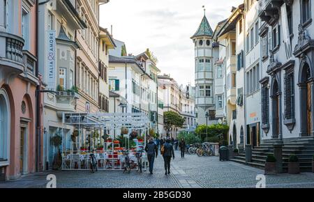 Strade storiche della città di Bolzano: Una città dell'Alto Adige (Trentino Alto Adige), provincia dell'Italia settentrionale. Foto Stock