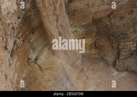 Flash Flood nel deserto di Negev, Israele. Fotografato a Wadi Tzeelim dopo forti piogge Foto Stock