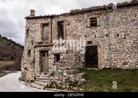 Il villaggio di Civita superiore a Bojano, costruito nel 11th secolo dai Normanni. Foto Stock